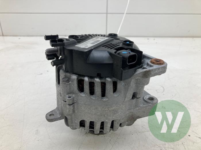 Gebruikte Dynamo Opel Insignia Sports Tourer 1.5 CDTI 12V Prijs € 261,45 Margeregeling aangeboden door Wessel Parts & Service B.V.