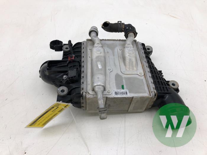 Gebruikte Intercooler Jaguar F-Pace 2.0 Turbo 16V AWD Prijs € 208,95 Margeregeling aangeboden door Wessel Parts & Service B.V.