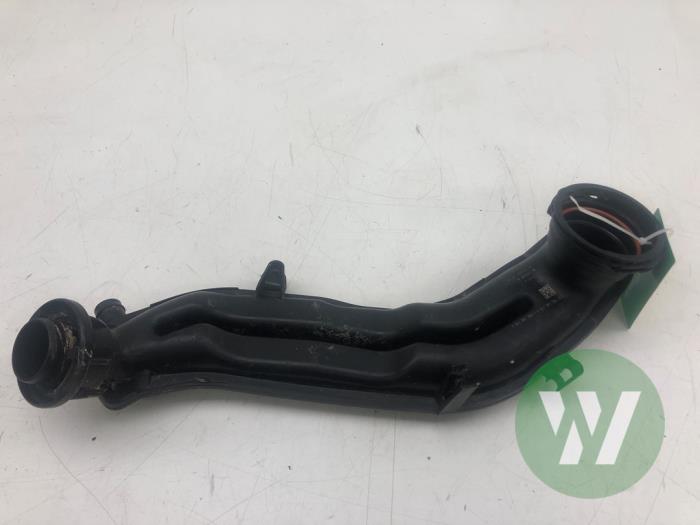 Gebruikte Intercooler Buis Volkswagen T-Roc I 1.5 TSI Evo BMT 16V Prijs € 40,95 Margeregeling aangeboden door Wessel Parts & Service B.V.