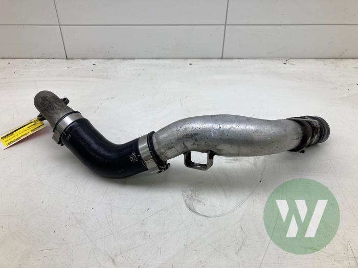 Gebruikte Intercooler Buis Opel GT 2.0 16V Turbo Prijs € 103,95 Margeregeling aangeboden door Wessel Parts & Service B.V.