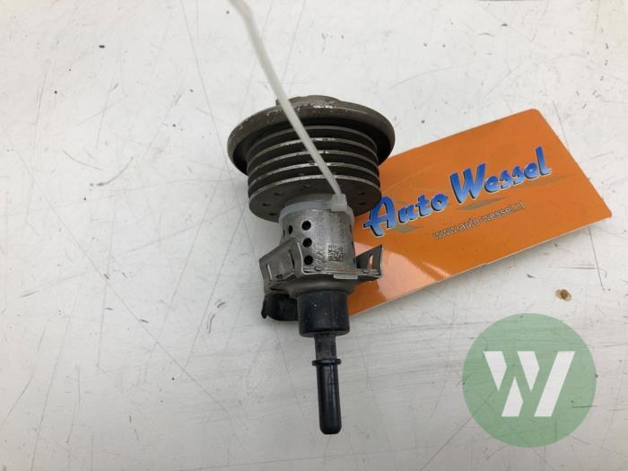 Gebruikte Adblue injector Mercedes Vito (447.6) 1.6 111 CDI 16V Prijs € 61,95 Margeregeling aangeboden door Wessel Parts & Service B.V.