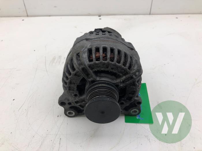 Gebruikte Dynamo Audi A4 (B8) 2.0 TDI 16V Prijs € 40,95 Margeregeling aangeboden door Wessel Parts & Service B.V.