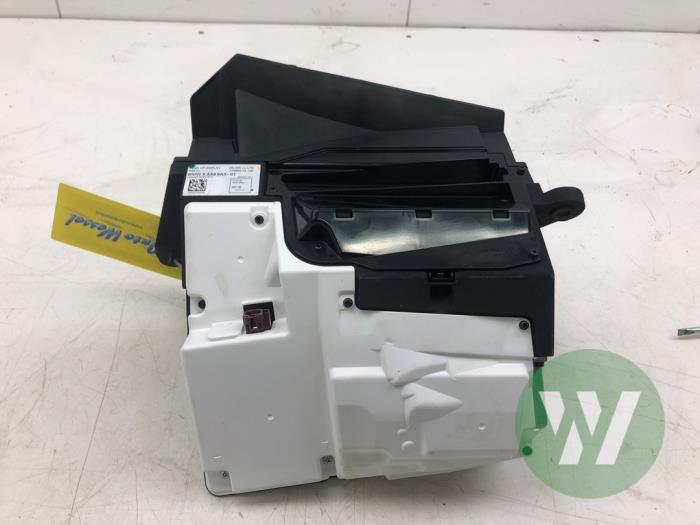 Gebruikte Head-up display BMW 3 serie (G20) 320i 2.0 TwinPower Turbo 16V Prijs € 838,95 Margeregeling aangeboden door Wessel Parts & Service B.V.