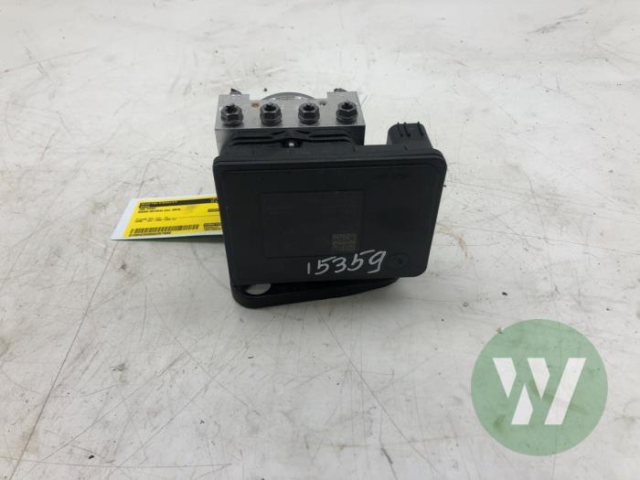 Gebruikte ABS Pomp Skoda Octavia Combi (NXAC) 2.0 TDI GreenTec 16V Prijs € 261,45 Margeregeling aangeboden door Wessel Parts & Service B.V.
