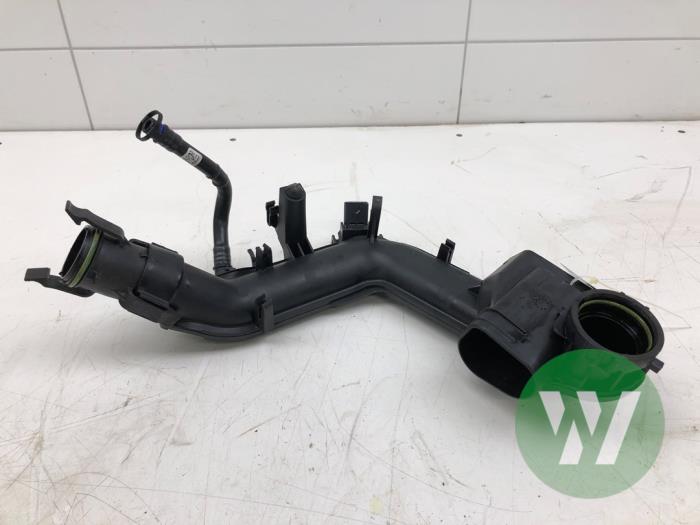 Gebruikte Intercooler Buis Volkswagen T-Cross 1.0 TSI 115 12V Prijs € 51,45 Margeregeling aangeboden door Wessel Parts & Service B.V.