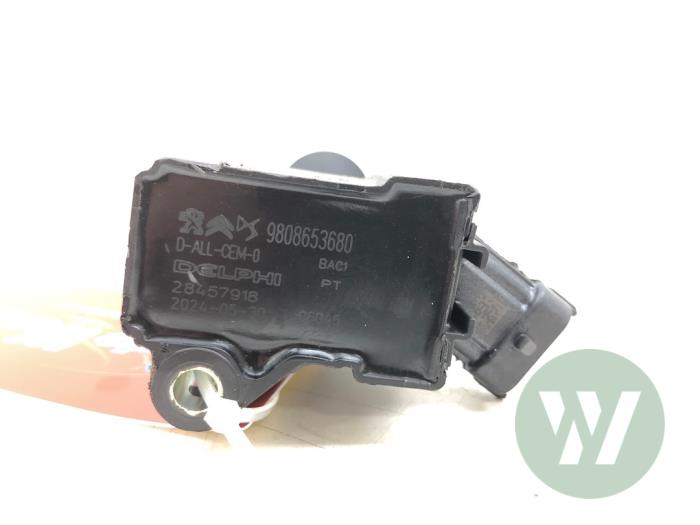 Gebruikte Bobine Opel Astra L (F3/FB/FM/FP) 1.2 Turbo 130 12V Prijs € 30,45 Margeregeling aangeboden door Wessel Parts & Service B.V.
