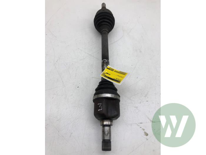 Gebruikte Aandrijfas links-voor Opel Vivaro 2.0 Diesel 145 Prijs € 156,45 Margeregeling aangeboden door Wessel Parts & Service B.V.
