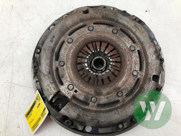 Gebruikte Vliegwiel dubbele massa Opel Vivaro 2.0 Diesel 145 Prijs € 236,25 Margeregeling aangeboden door Wessel Parts & Service B.V.