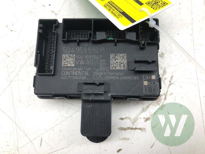 Gebruikte Deur module Skoda Karoq Prijs € 40,95 Margeregeling aangeboden door Wessel Parts & Service B.V.