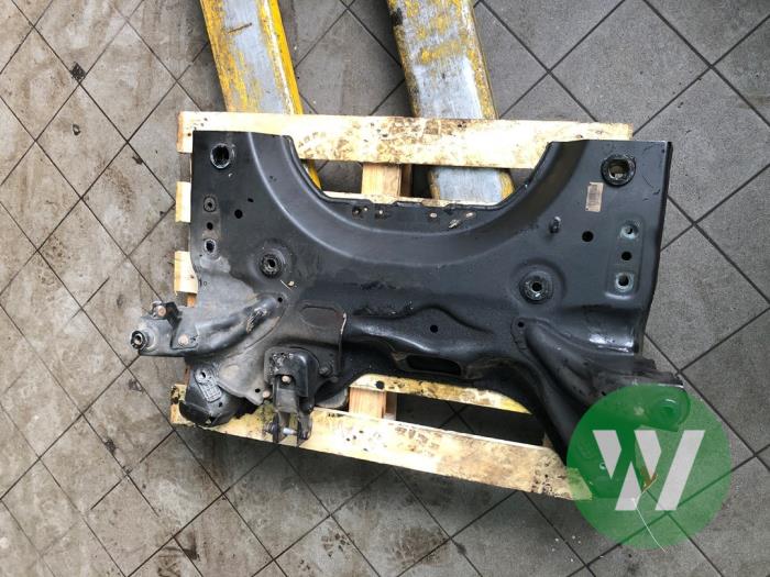 Gebruikte Subframe Opel Vivaro 2.0 Diesel 145 Prijs € 208,95 Margeregeling aangeboden door Wessel Parts & Service B.V.