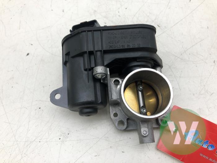 Gebruikte Gasklephuis Opel Corsa F (UB/UH/UP) 1.2 12V 75 Prijs € 36,75 Margeregeling aangeboden door Wessel Parts & Service B.V.
