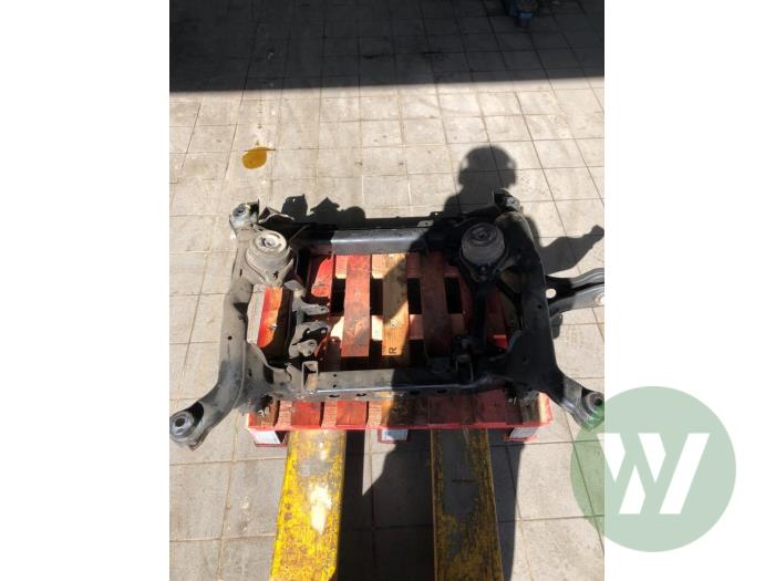 Gebruikte Subframe Mercedes R (W251) 3.0 320 CDI 24V 4-Matic Prijs € 131,25 Margeregeling aangeboden door Wessel Parts & Service B.V.
