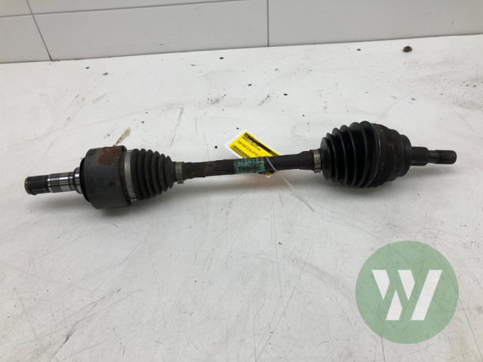 Gebruikte Aandrijfas links-voor Mercedes R (W251) 3.0 320 CDI 24V 4-Matic Prijs € 156,45 Margeregeling aangeboden door Wessel Parts & Service B.V.