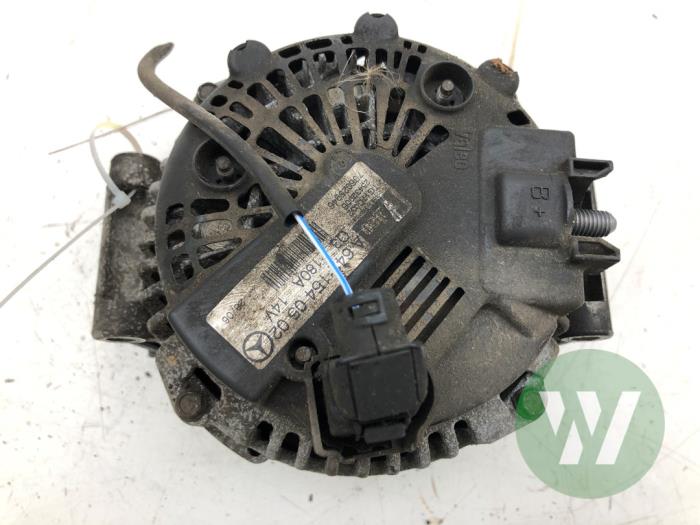 Gebruikte Dynamo Mercedes R (W251) 3.0 320 CDI 24V 4-Matic Prijs € 103,95 Margeregeling aangeboden door Wessel Parts & Service B.V.