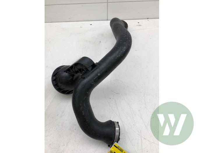 Gebruikte Intercooler Buis Audi A4 Avant (B9) 2.0 40 TFSI Mild hybrid 16V Prijs € 40,95 Margeregeling aangeboden door Wessel Parts & Service B.V.