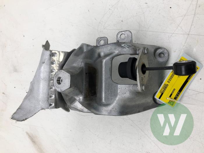 Gebruikte Motorsteun Audi A4 Avant (B9) 2.0 40 TFSI Mild hybrid 16V Prijs € 36,75 Margeregeling aangeboden door Wessel Parts & Service B.V.