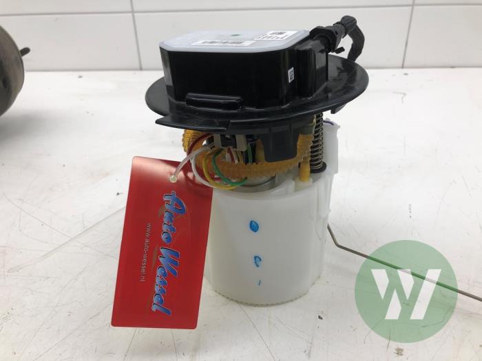Gebruikte Tank element Pomp Opel Astra L (F3/FB/FM/FP) 1.2 Turbo 130 12V Prijs € 72,45 Margeregeling aangeboden door Wessel Parts & Service B.V.