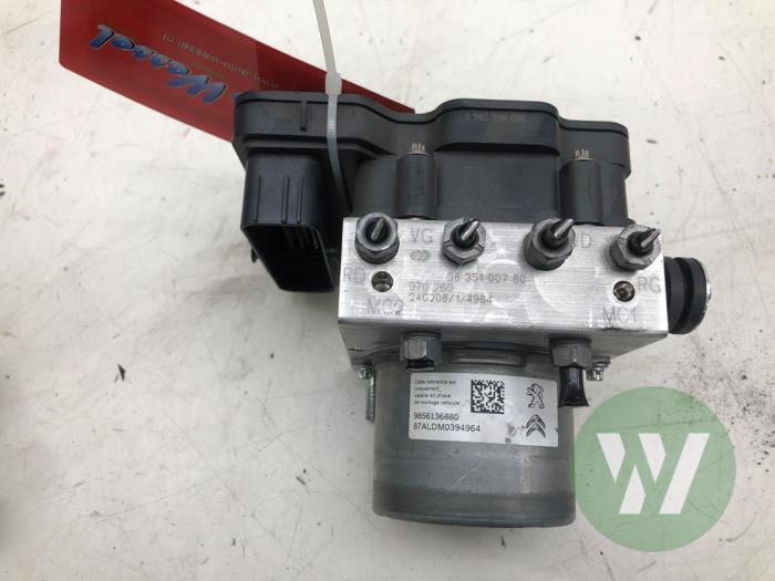 Gebruikte ABS Pomp Opel Astra L (F3/FB/FM/FP) 1.2 Turbo 130 12V Prijs € 156,45 Margeregeling aangeboden door Wessel Parts & Service B.V.