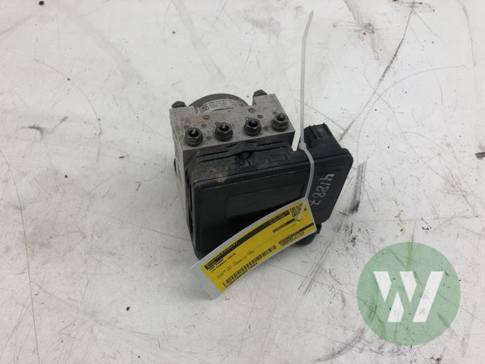 Gebruikte ABS Pomp Volkswagen Passat (3G2) 2.0 TDI 16V 150 Prijs € 61,95 Margeregeling aangeboden door Wessel Parts & Service B.V.