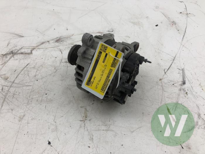 Gebruikte Dynamo Volkswagen Passat (3G2) 2.0 TDI 16V 150 Prijs € 72,45 Margeregeling aangeboden door Wessel Parts & Service B.V.