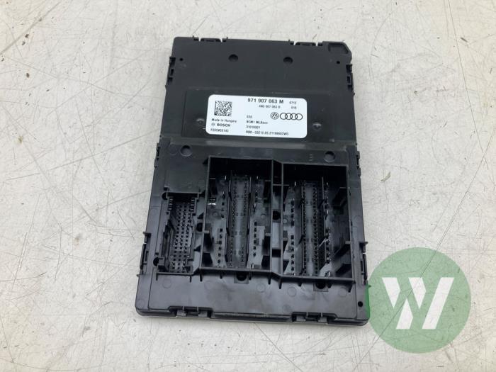 Gebruikte Bodycontrol Module Porsche Taycan (Y1A) 4S Performance Prijs € 183,75 Margeregeling aangeboden door Wessel Parts & Service B.V.