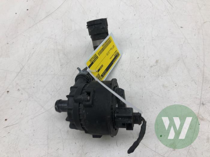 Gebruikte Waterpomp Porsche Taycan (Y1A) 4S Performance Prijs € 156,45 Margeregeling aangeboden door Wessel Parts & Service B.V.