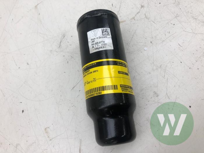 Gebruikte Airco Droger Porsche Taycan (Y1A) 4S Performance Prijs € 51,45 Margeregeling aangeboden door Wessel Parts & Service B.V.