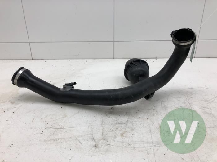 Gebruikte Intercooler Buis Audi A4 Allroad Quattro (B9) Prijs € 40,95 Margeregeling aangeboden door Wessel Parts & Service B.V.