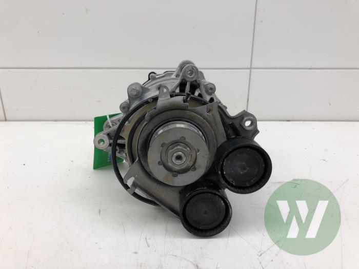 Gebruikte Dynamo Mercedes CLA Shooting Brake (118.6) 1.3 CLA-200 Turbo 16V Mild Hybrid Prijs € 523,95 Margeregeling aangeboden door Wessel Parts & Service B.V.