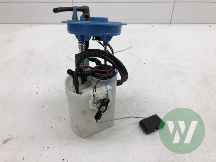 Gebruikte Tank element Pomp Volkswagen Golf Sportsvan (AUVS) 1.5 TSI Evo BlueMotion 16V Prijs € 36,75 Margeregeling aangeboden door Wessel Parts & Service B.V.