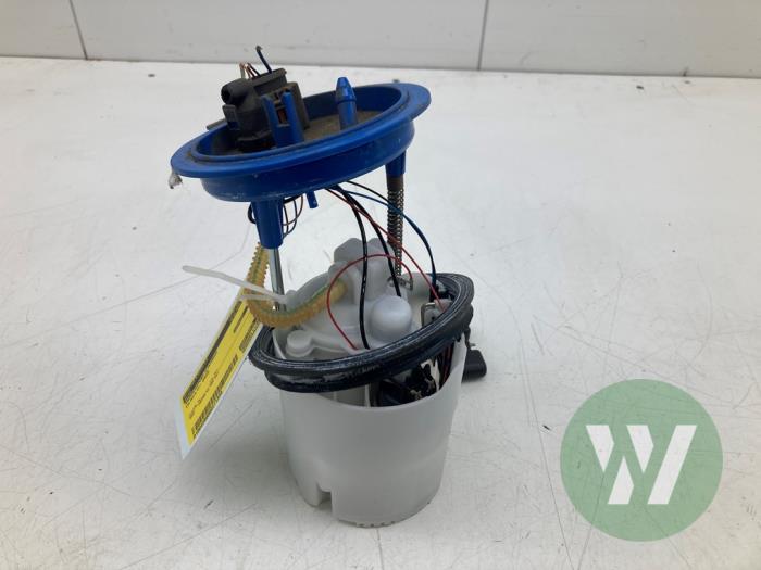 Gebruikte Tank element Pomp Volkswagen Polo VI (AW1) 1.0 MPI 12V Prijs € 40,95 Margeregeling aangeboden door Wessel Parts & Service B.V.