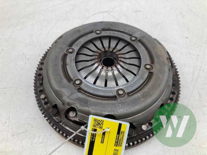 Gebruikte Vliegwiel Volkswagen Polo VI (AW1) 1.0 MPI 12V Prijs € 82,95 Margeregeling aangeboden door Wessel Parts & Service B.V.