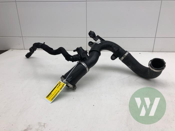 Gebruikte Intercooler Buis Audi S3 Limousine (GYL) Prijs € 156,45 Margeregeling aangeboden door Wessel Parts & Service B.V.