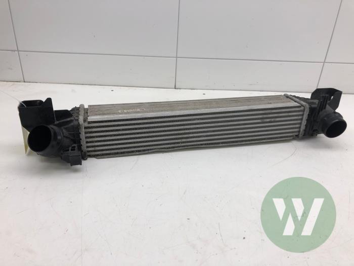 Gebruikte Intercooler BMW 1 serie (F40) 118i 1.5 TwinPower 12V Prijs € 156,45 Margeregeling aangeboden door Wessel Parts & Service B.V.