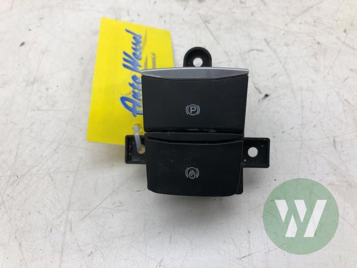 Gebruikte Handrem schakelaar Ford Kuga III (DFK) Prijs € 30,45 Margeregeling aangeboden door Wessel Parts & Service B.V.