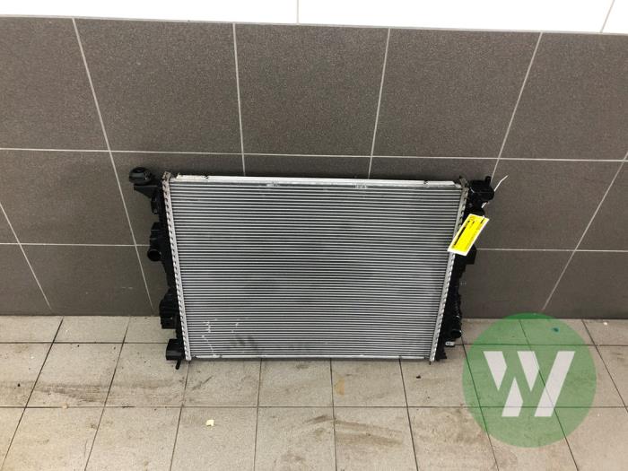 Gebruikte Radiateur Ford Kuga III (DFK) Prijs € 261,45 Margeregeling aangeboden door Wessel Parts & Service B.V.