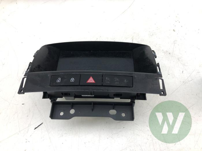 Gebruikte Display Interieur Opel Astra J Sports Tourer (PD8/PE8/PF8) 2.0 CDTI 16V 160 Prijs € 152,25 Margeregeling aangeboden door Wessel Parts & Service B.V.