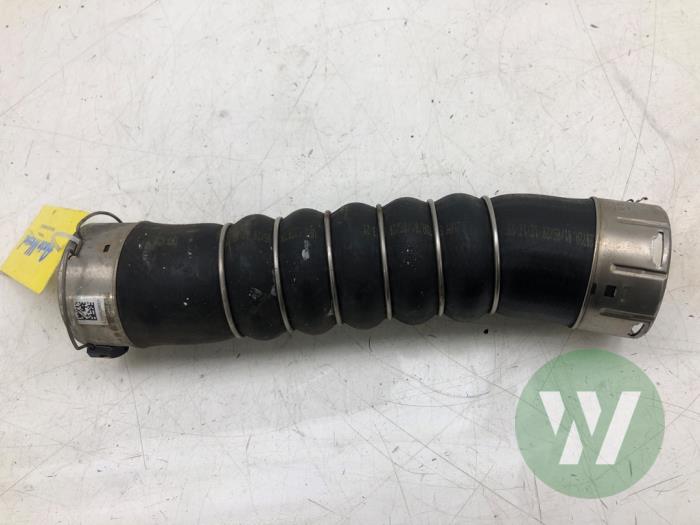 Gebruikte Intercooler Slang BMW 5 serie Touring (G31) 520d xDrive 2.0 TwinPower Turbo 16V Prijs € 103,95 Margeregeling aangeboden door Wessel Parts & Service B.V.