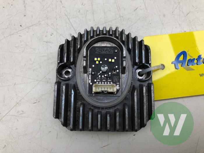 Gebruikte Module LED koplamp BMW 5 serie Touring (G31) 520d xDrive 2.0 TwinPower Turbo 16V Prijs € 131,25 Margeregeling aangeboden door Wessel Parts & Service B.V.