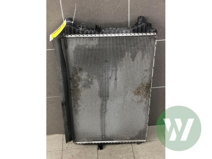 Gebruikte Radiateur Volkswagen Caddy Cargo V (SBA/SBH) 1.5 TGI Prijs € 61,95 Margeregeling aangeboden door Wessel Parts & Service B.V.