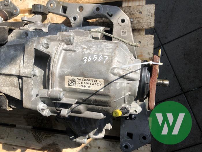 Gebruikte Tussenbak 4x4 BMW 5 serie Touring (G31) 520d xDrive 2.0 TwinPower Turbo 16V Prijs € 1.048,95 Margeregeling aangeboden door Wessel Parts & Service B.V.