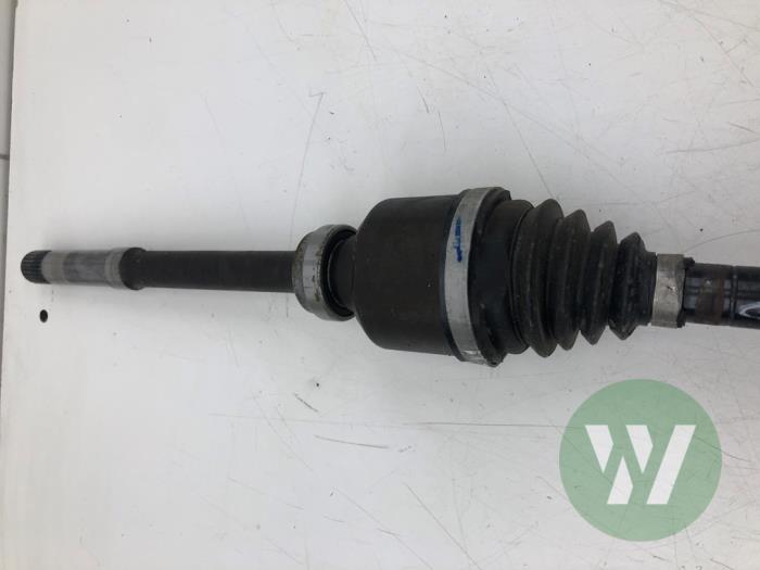 Gebruikte Aandrijfas rechts-voor Opel Corsa F (UB/UH/UP) 1.2 Turbo 12V 100 Prijs op aanvraag aangeboden door Wessel Parts & Service B.V.
