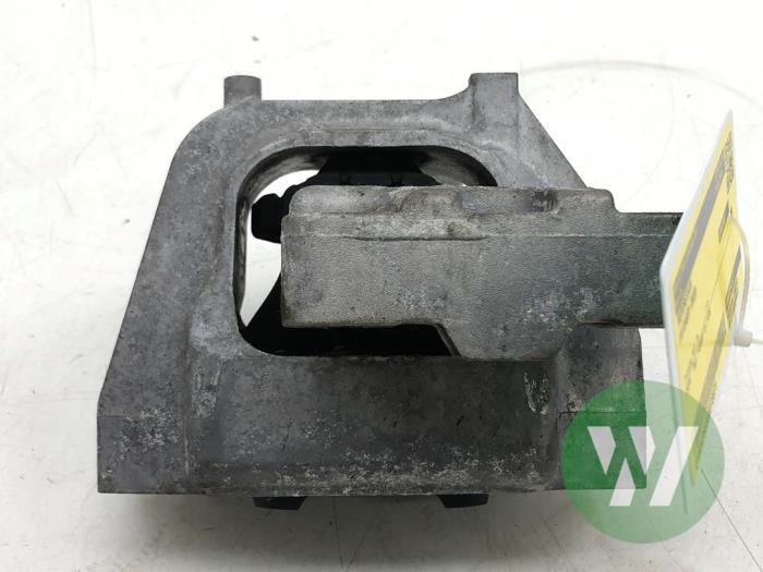 Gebruikte Motorrubber Volkswagen Caddy Cargo V (SBA/SBH) 1.5 TGI Prijs € 51,45 Margeregeling aangeboden door Wessel Parts & Service B.V.