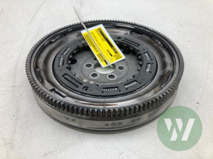 Gebruikte Dubbele massa vliegwiel Seat Leon Sportstourer (KLF) 1.5 eTSI 16V Prijs € 82,95 Margeregeling aangeboden door Wessel Parts & Service B.V.