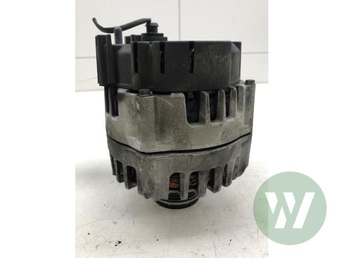 Gebruikte Dynamo Porsche Macan (95B) 3.0 S Diesel V6 24V Prijs € 61,95 Margeregeling aangeboden door Wessel Parts & Service B.V.