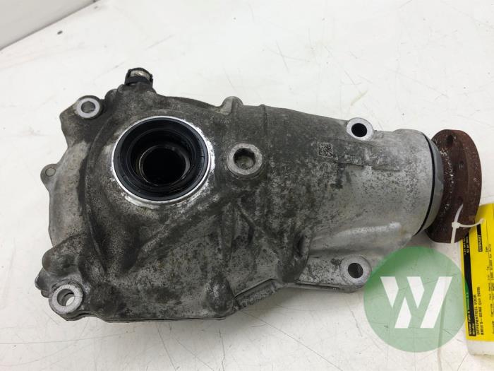 Gebruikte Cardanklok voor BMW 5 serie Touring (G31) 520d xDrive 2.0 TwinPower Turbo 16V Prijs € 1.311,45 Margeregeling aangeboden door Wessel Parts & Service B.V.