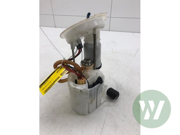 Gebruikte Tank element Pomp BMW 1 serie (F20) 118i 1.5 TwinPower 12V Prijs € 40,95 Margeregeling aangeboden door Wessel Parts & Service B.V.