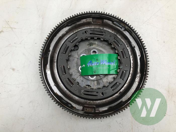 Gebruikte Dubbele massa vliegwiel Skoda Octavia (NXAA) 1.5 TSI e-TEC 16V Prijs € 82,95 Margeregeling aangeboden door Wessel Parts & Service B.V.
