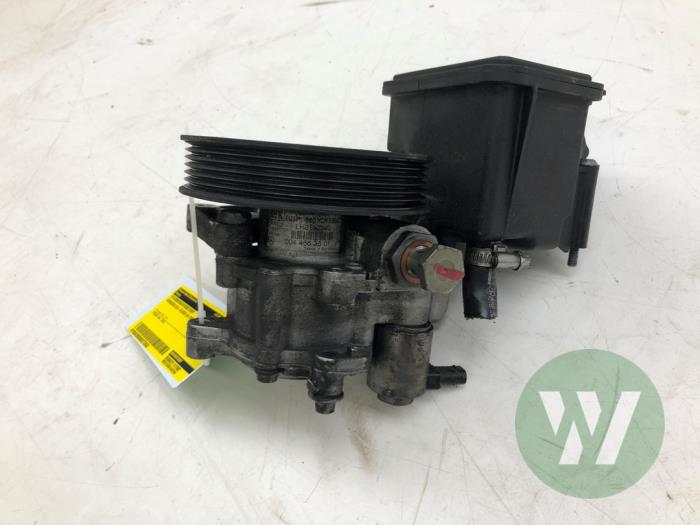 Gebruikte Servopomp Mercedes CLS (C219) 350 3.5 V6 18V Prijs € 156,45 Margeregeling aangeboden door Wessel Parts & Service B.V.