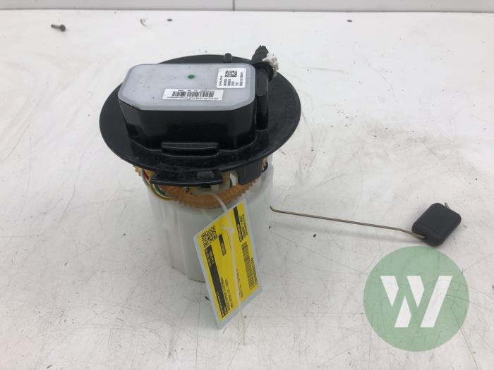 Gebruikte Tank element Pomp Opel Astra L Sports Tourer (F4/FC/FN/FR) 1.2 Turbo 130 12V Prijs € 61,95 Margeregeling aangeboden door Wessel Parts & Service B.V.